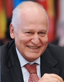 Emekli Büyükelçi Hasan Göğüş